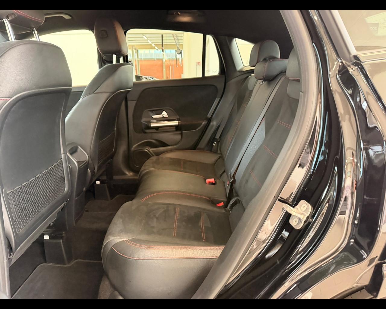 Mercedes-Benz GLA (H247) - GLA 200 d Automatic 4Matic AMG Line Premium