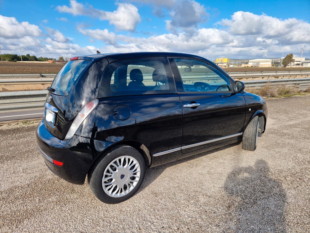 Lancia Ypsilon 1.3 MJT 75 CV Unyca