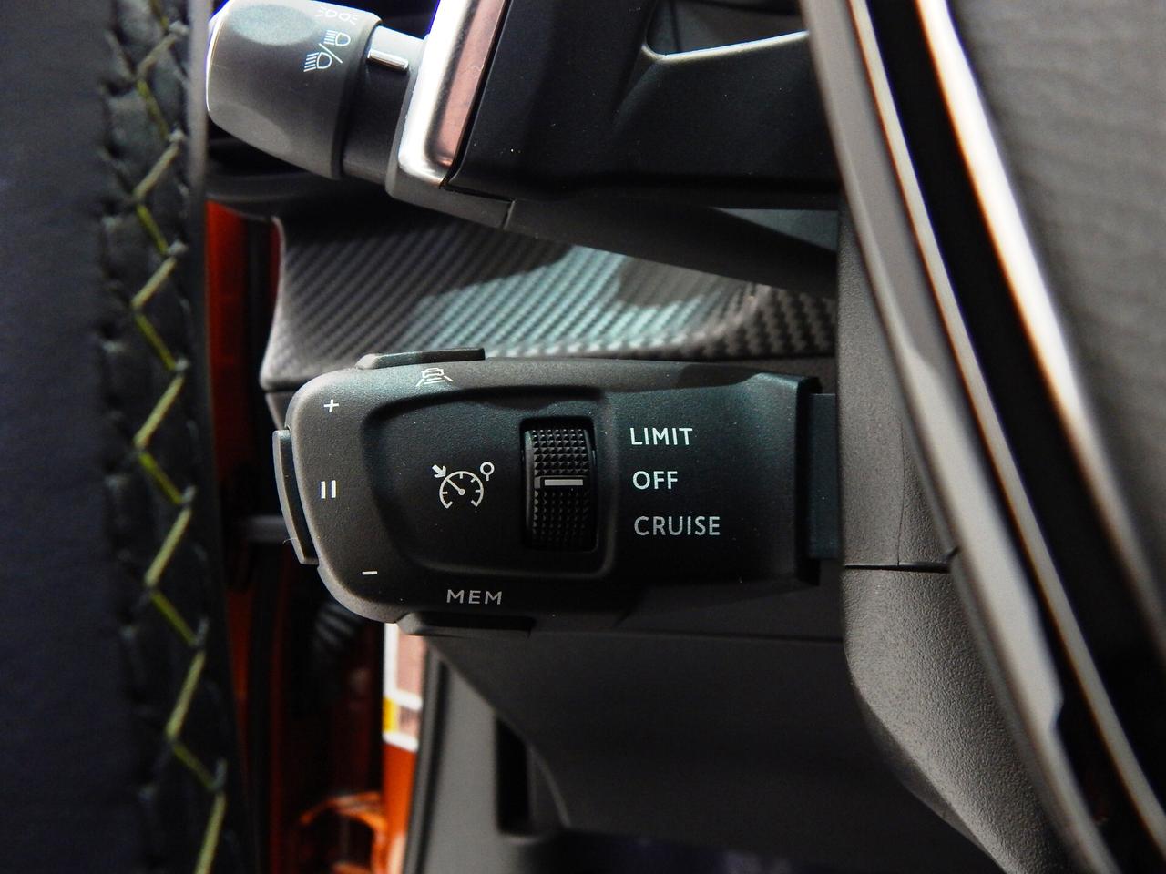 Peugeot 2008 1.5 bluehdi GT S&S EAT8 NAVI-PELLE-LED-FOCAL-KAMER