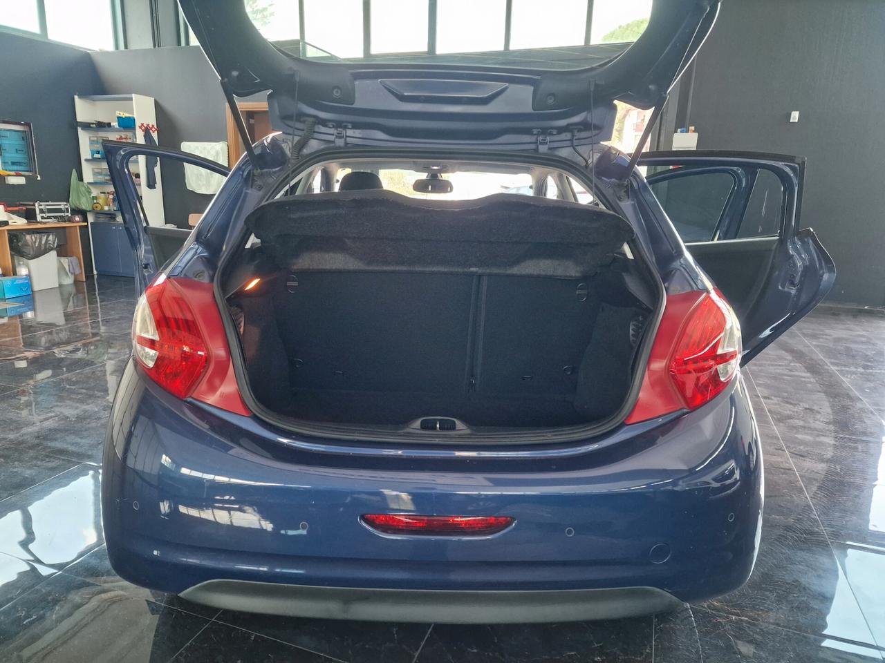 Peugeot 208 1.6 e-HDi 115 CV Stop&Start 5 porte Allure