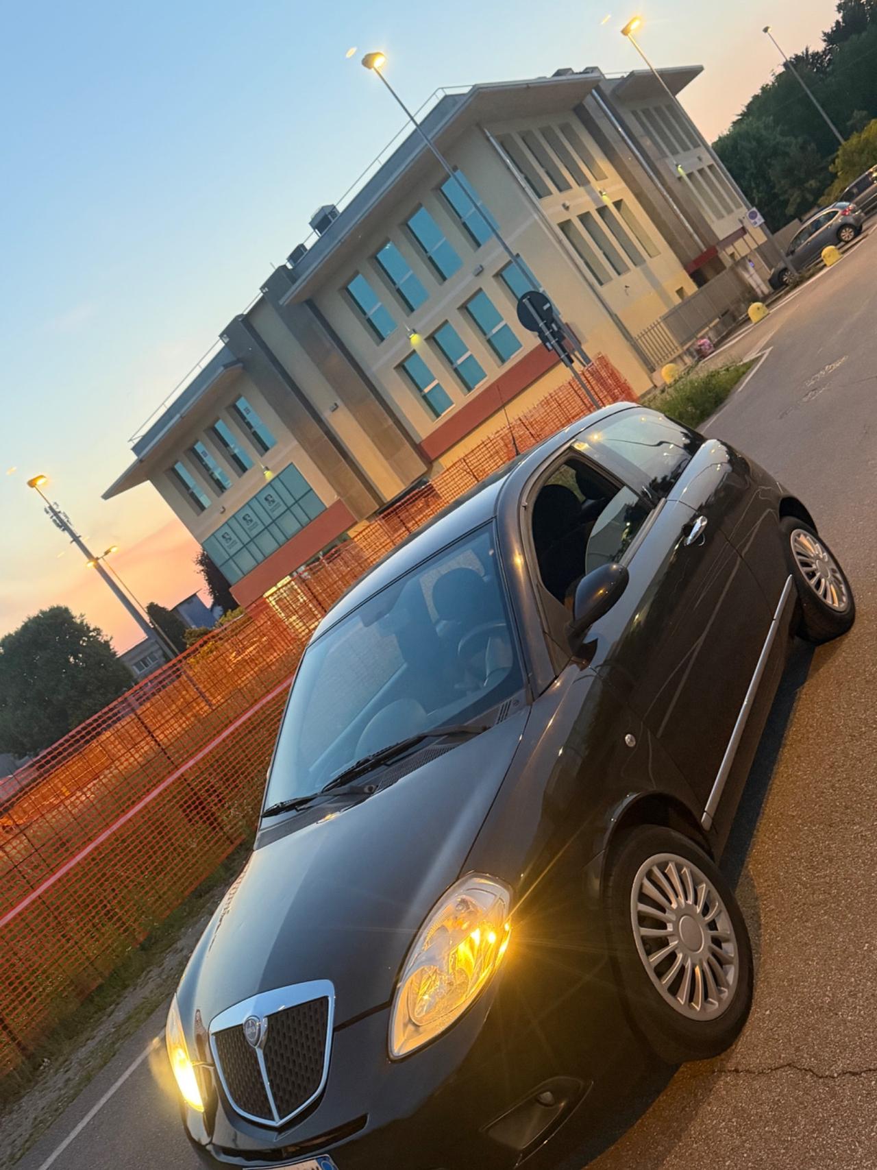 Lancia Ypsilon 1.2 Argento Ecochic GPL