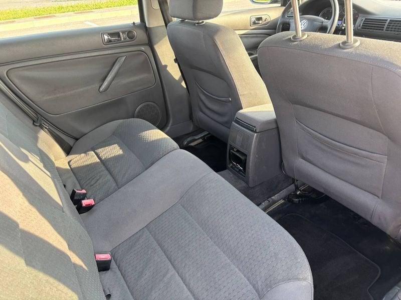 Volkswagen Passat NEOP. 1.9 Diesel 130cv