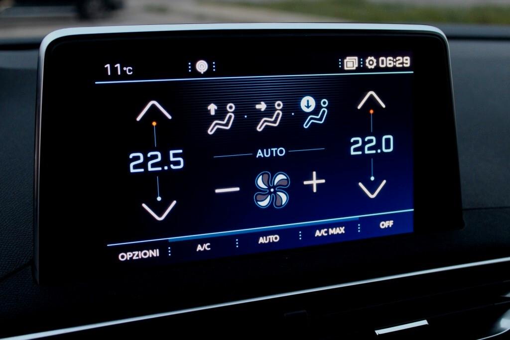 Peugeot 3008 BlueHDi 150cv *Camera *Pelle