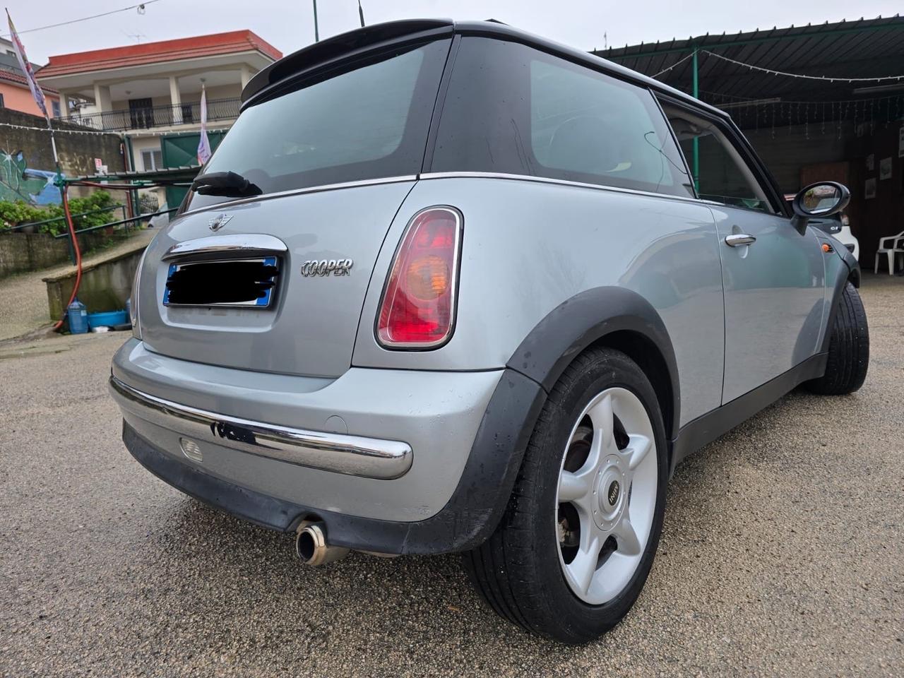 Mini 1.6 16V Cooper anno 2004