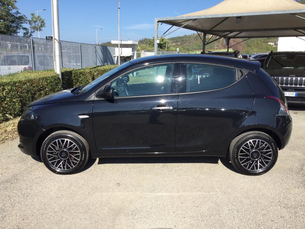 Lancia Ypsilon 1.0 FireFly 5 porte S&S Hybrid Platino