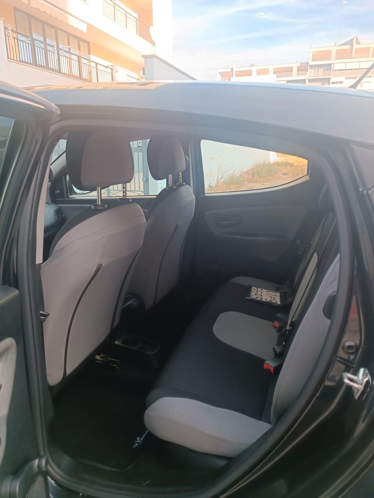 Lancia Ypsilon 1.2 69 CV 5 porte Silver