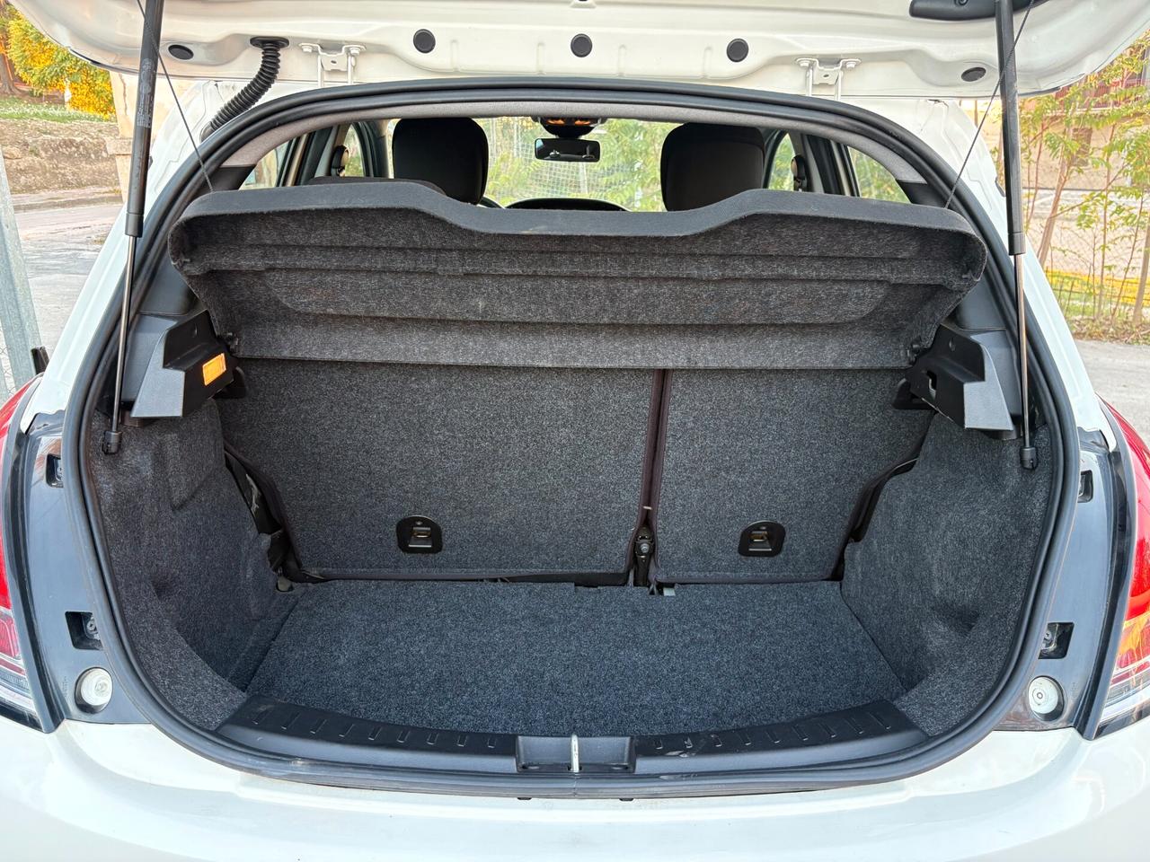 Lancia Ypsilon 1.2 69 CV 5 porte Silver
