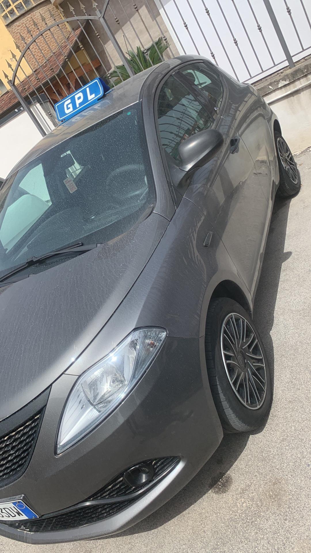 Lancia Ypsilon 1.2 69 CV 5 porte GPL Ecochic Elefantino Blu