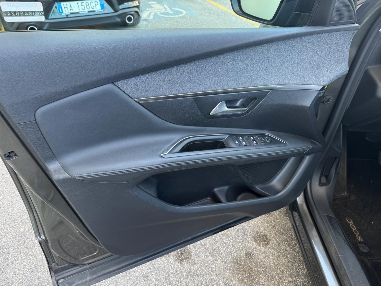 Peugeot 3008 BlueHDi 130 S&S EAT8 Allure