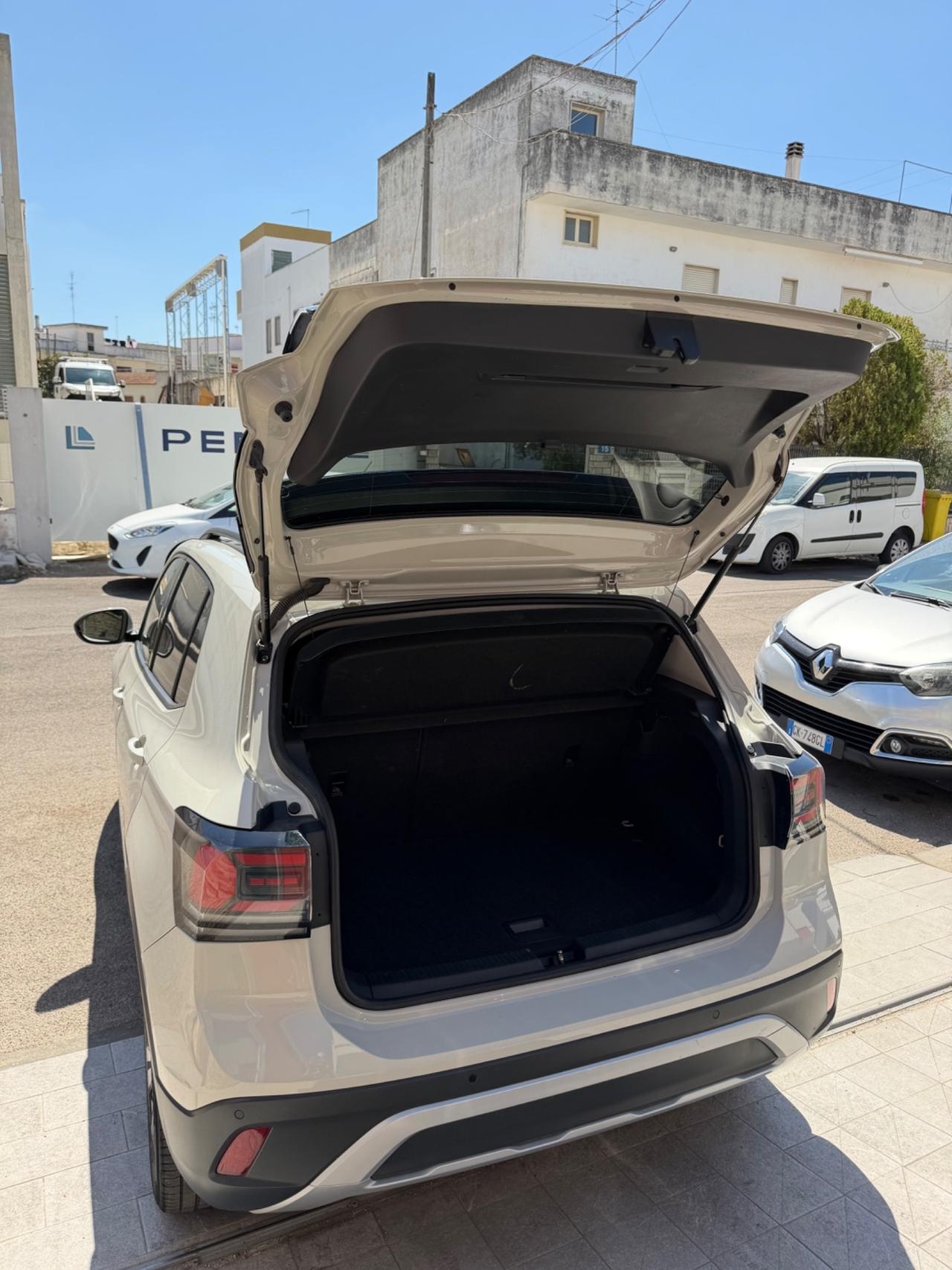 Volkswagen T-Cross 1.0 110 cv TSI Life-2024/LED/SENSORI