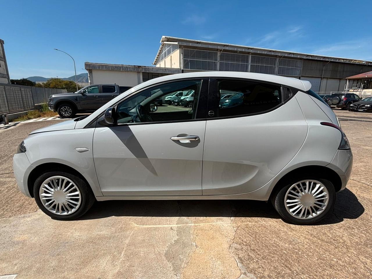 Lancia Ypsilon 1.0 FireFly 5 porte S&S Hybrid Ecochic Silver