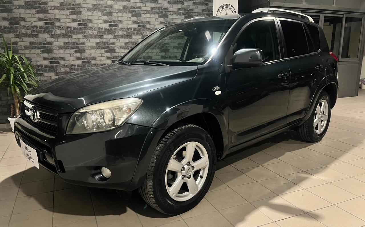 Toyota RAV4 2.2 D-4D 177 CV - *Autocarro*