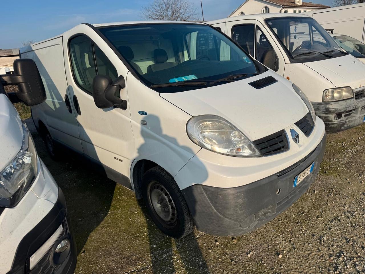 RENAULT TRAFIC ANNO 2011 MOTORE 2.0 DIESEL