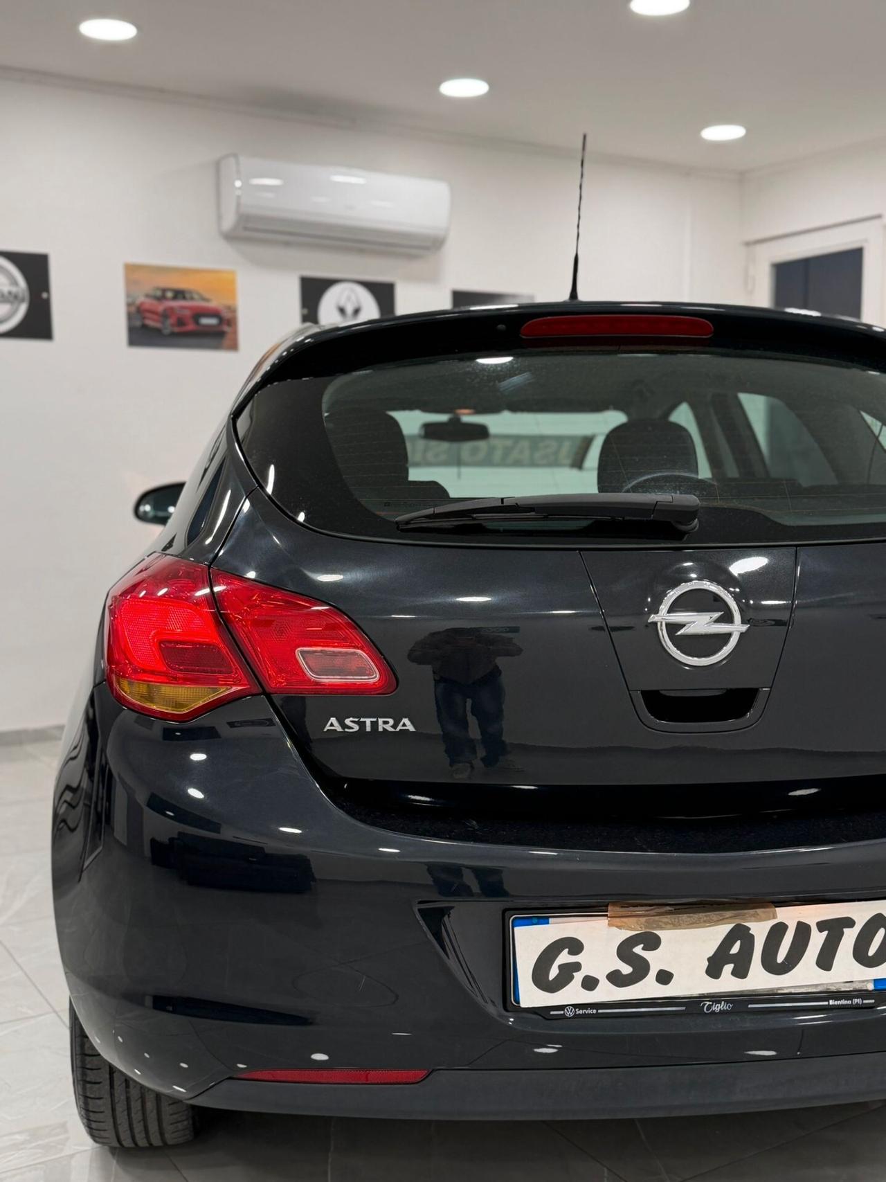 Opel Astra 1.4 100CV 5 porte Cosmo