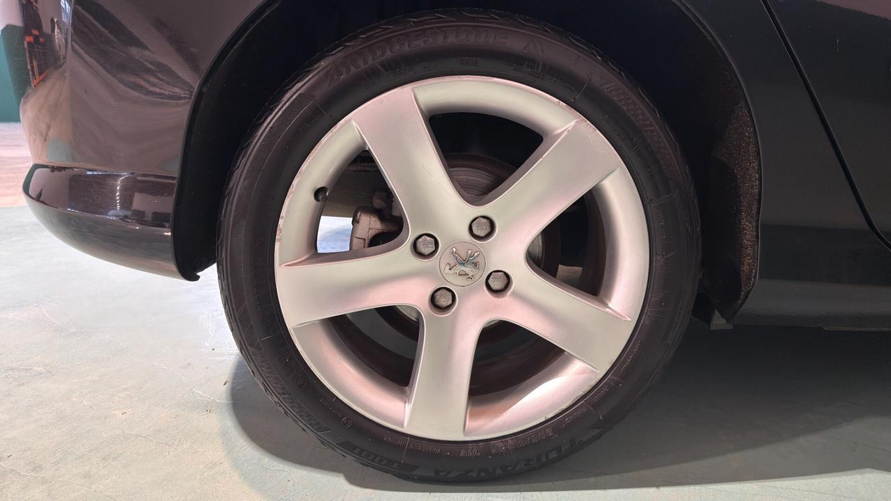 Peugeot 308 1.6 HDi 110CV 5p. Féline (5 Marce)