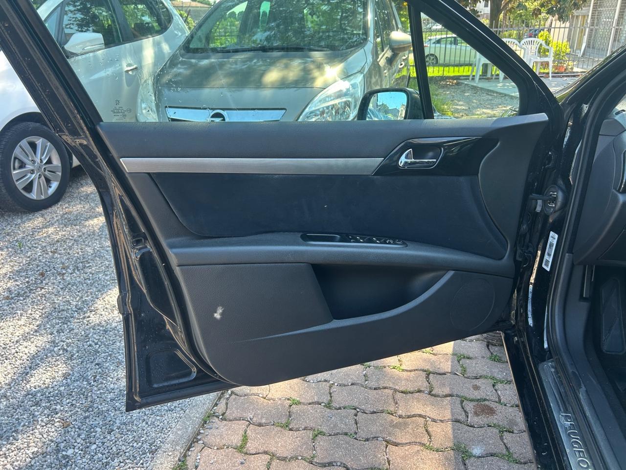 Peugeot 407 2.0 HDi SW Ciel Business