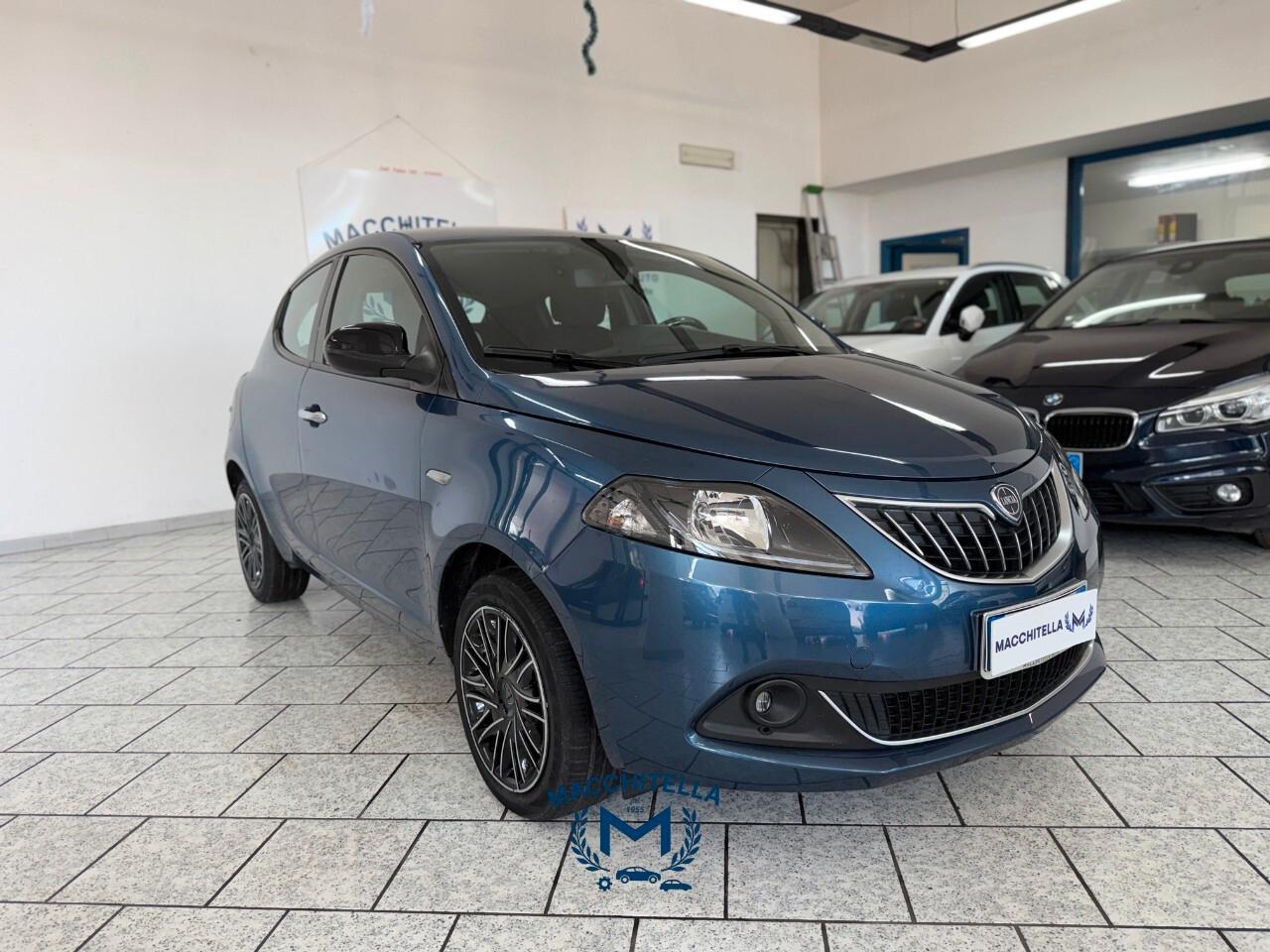 Lancia Ypsilon 1.0 FireFly 5 porte S&S Hybrid Ecochic Silver