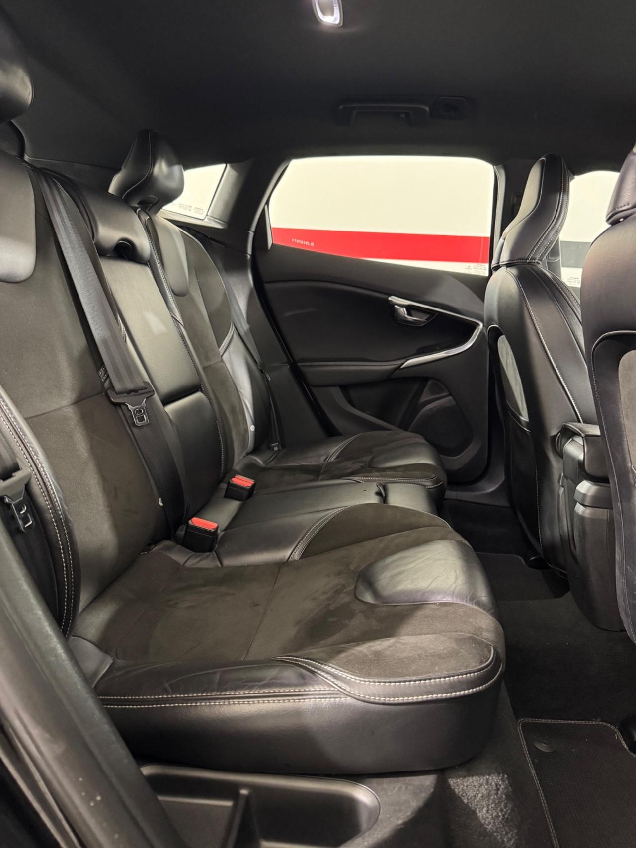 Volvo V40 D2 R-design EURO 6B