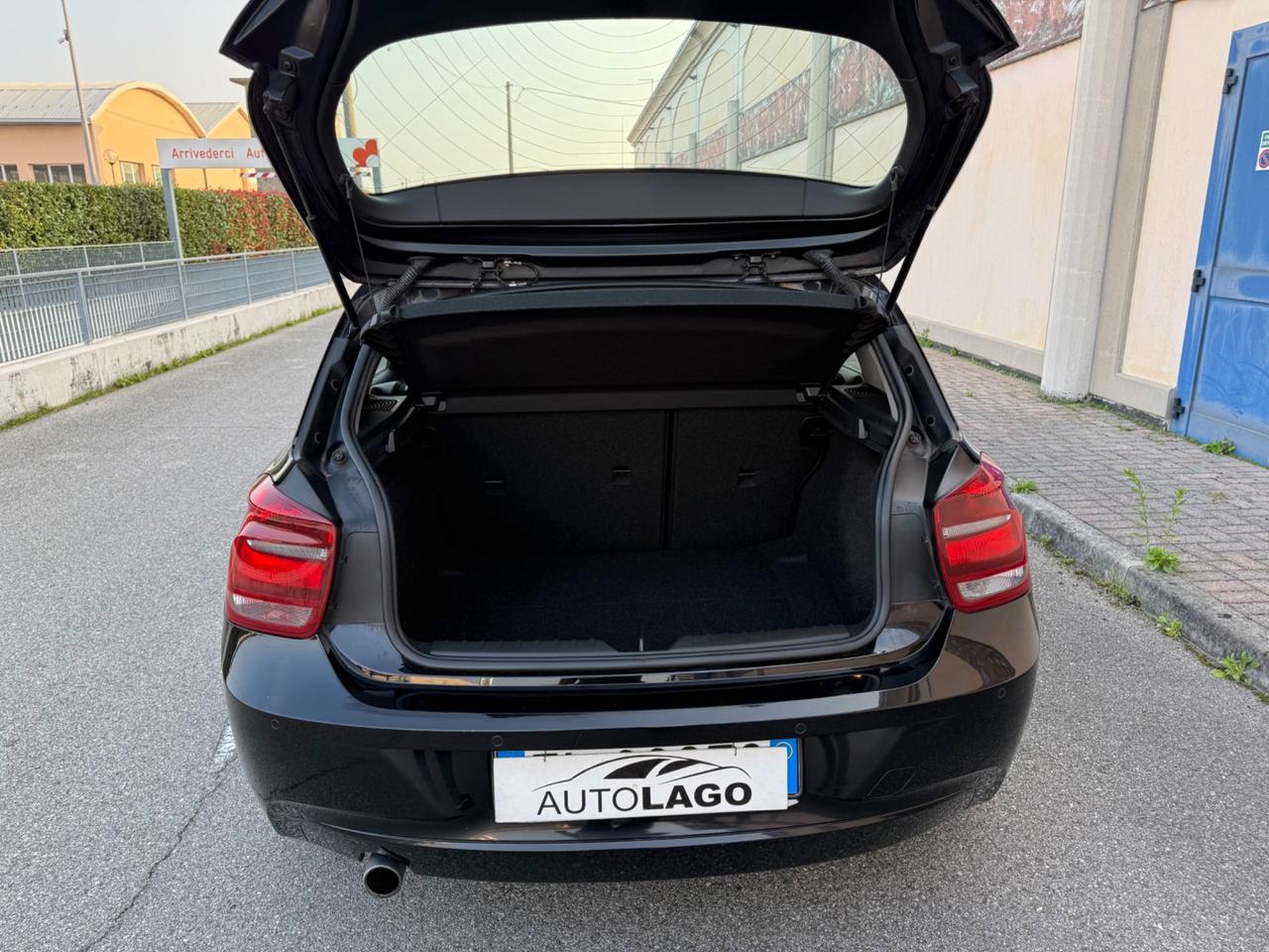 Bmw 116d 5p. Unique