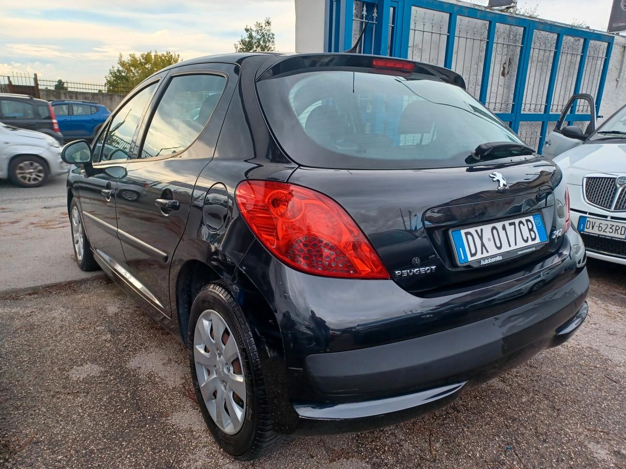 Peugeot 207 5 porte GPL DELLA CASA ANNO 2010
