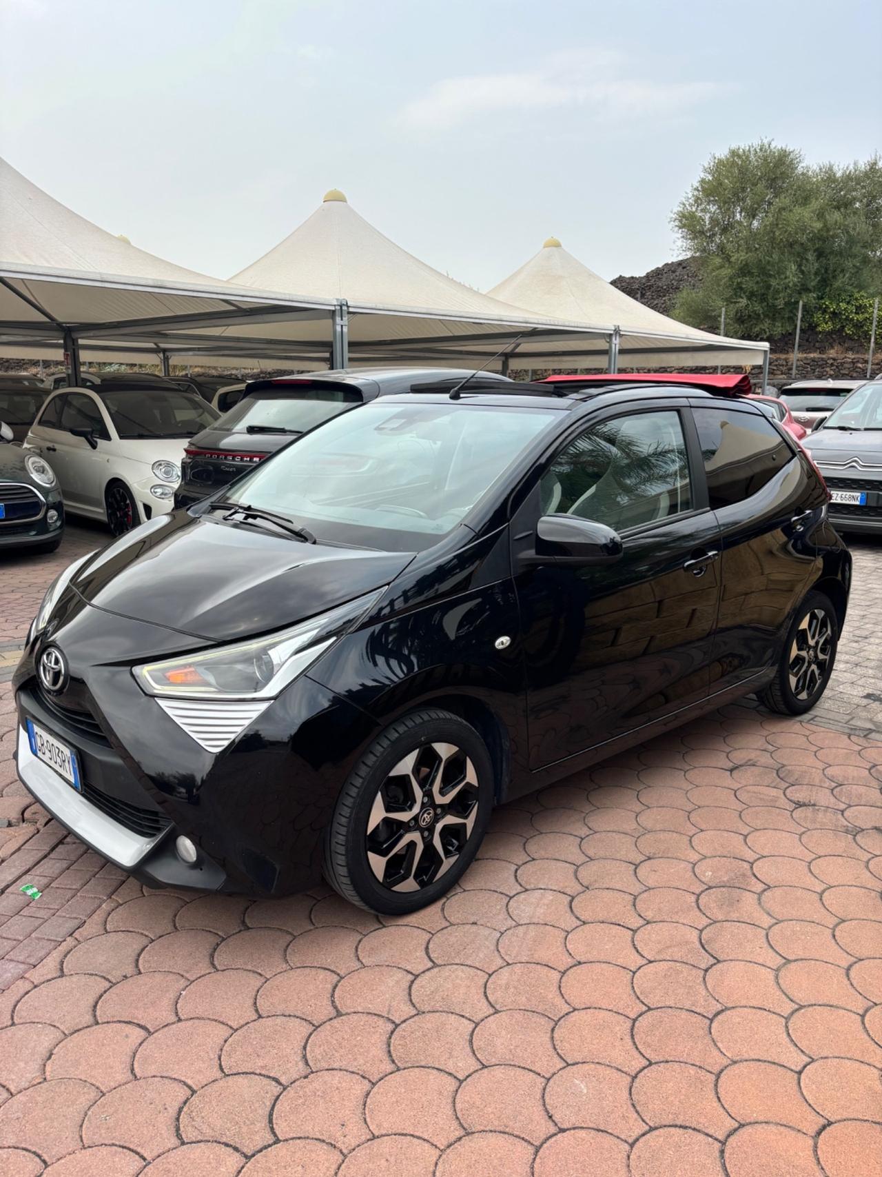 Toyota Aygo Connect 1.0 VVT-i 72 CV 5 porte x-wave