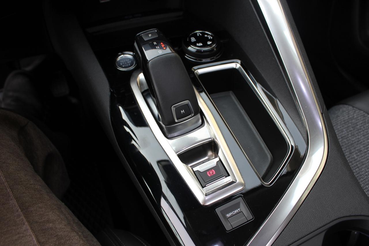 Peugeot 3008 130 S&S EAT8 Allure TETTO APRIBILE FULL OPTIONAL!