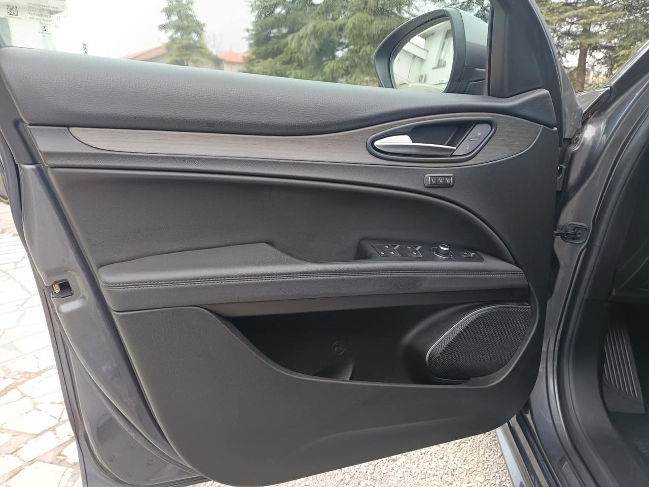 Alfa Romeo Stelvio 210 CV AT8 Q4 Ti Tua 287€ al Mese