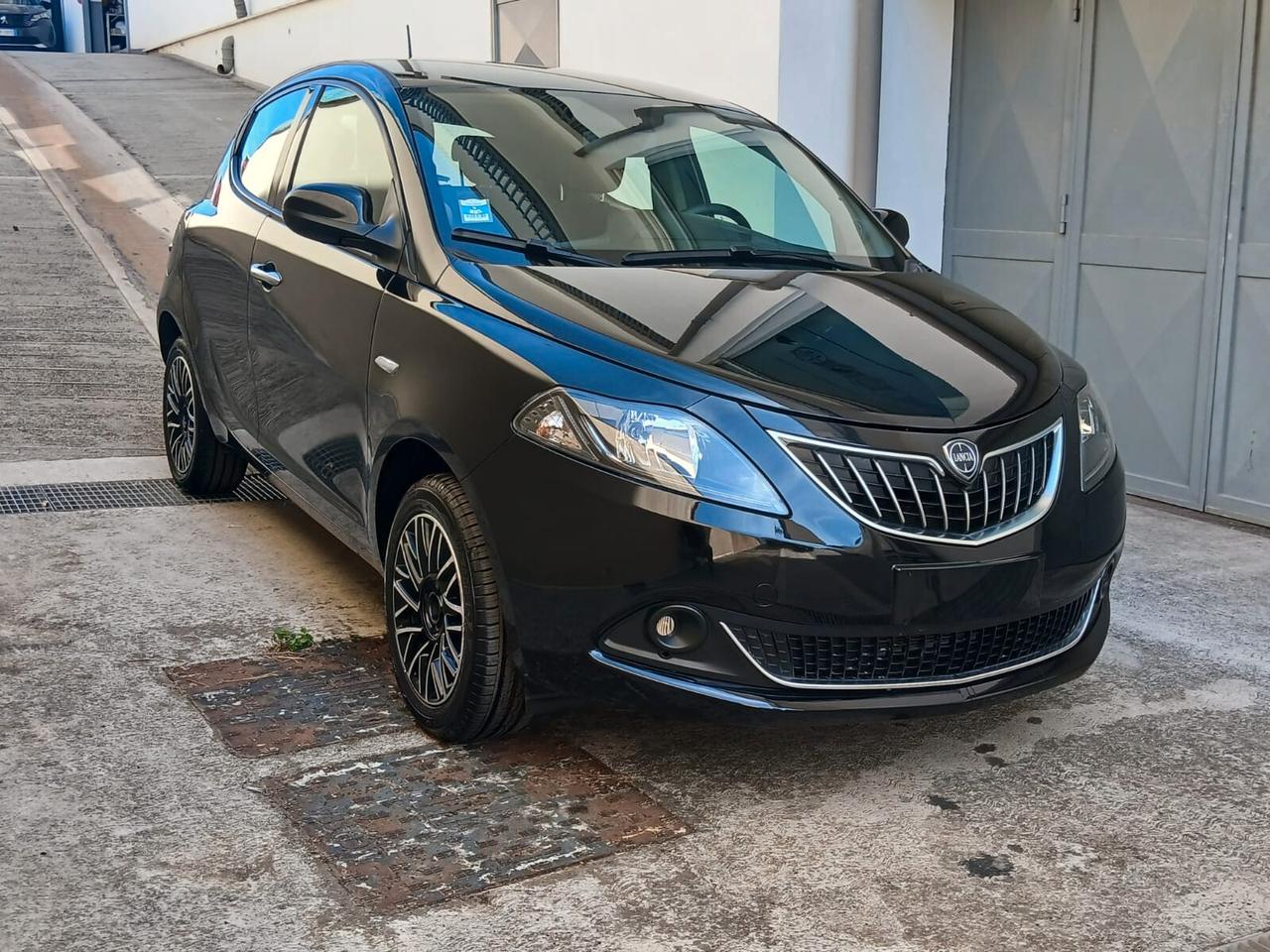 Lancia Ypsilon 1.0 FireFly 5 porte S&S Hybrid Platino