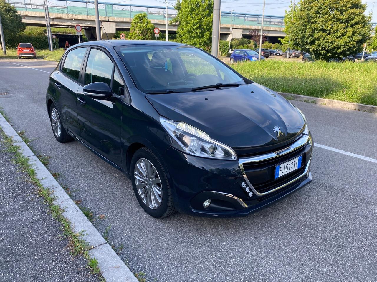 Peugeot 208 PureTech 82 5 porte Allure