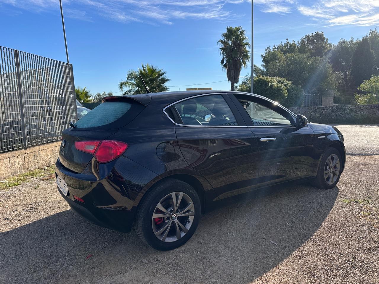 Alfa Romeo Giulietta 1.6 JTDm-2 105 CV Distinctive-2013