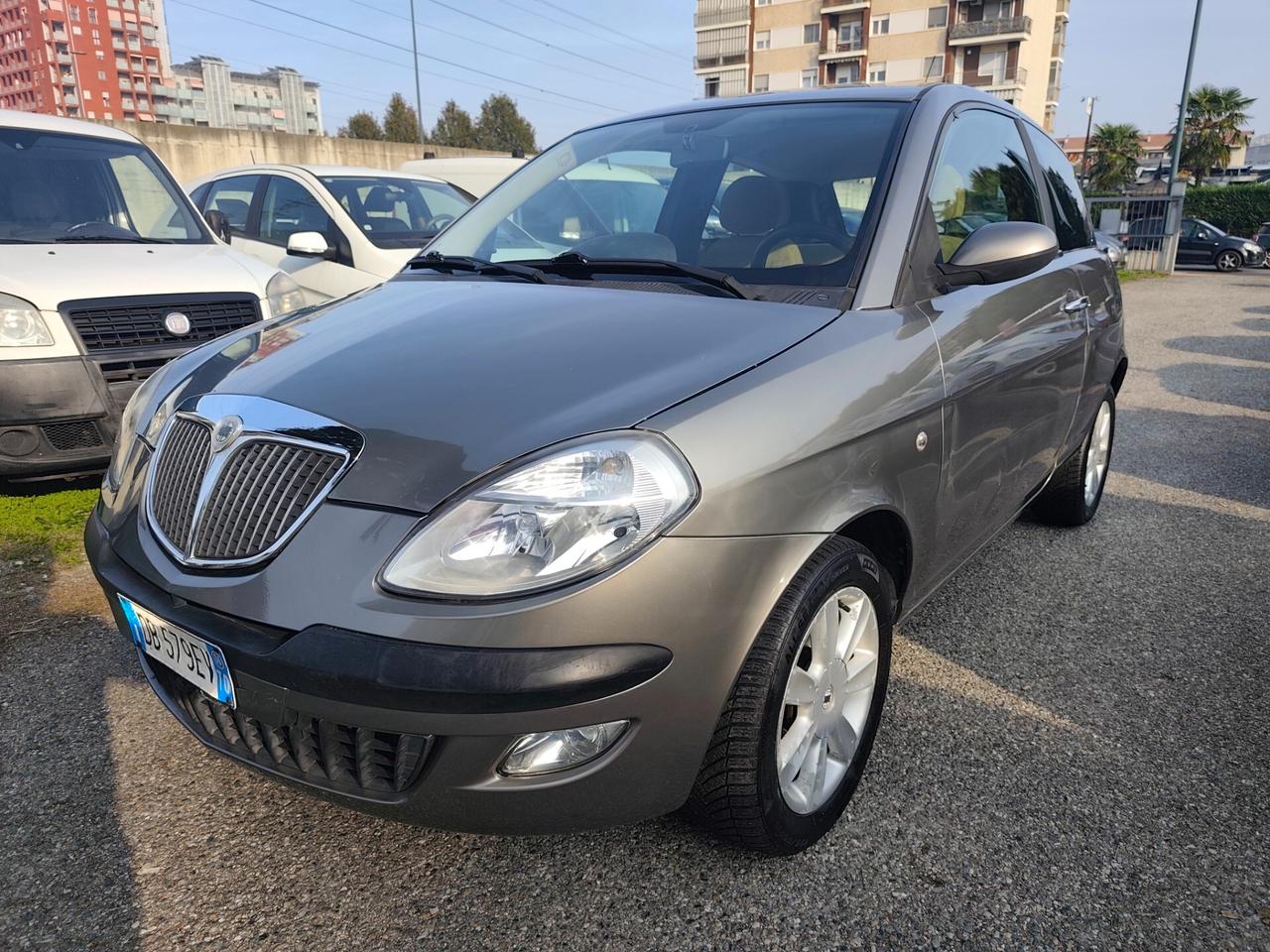 Lancia Ypsilon 1.3 MJT 75 CV Oro
