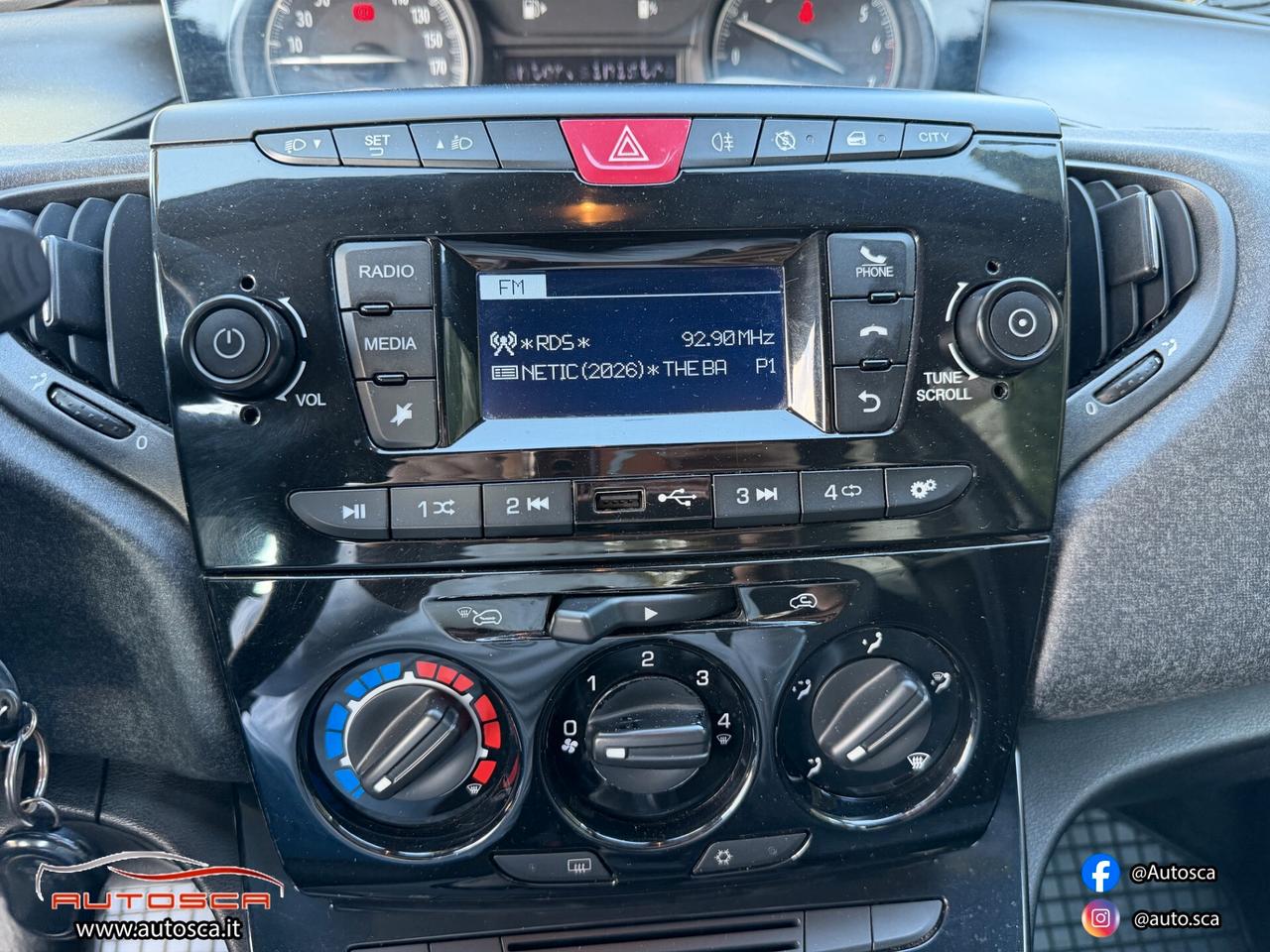 Lancia Ypsilon 1.0 FireFly Hybrid Ecochic Silver