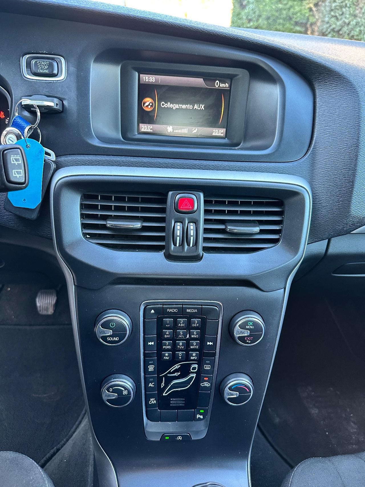 Volvo V40 D2 R-DESIGN MOMENTUM X NEOPATENTATI