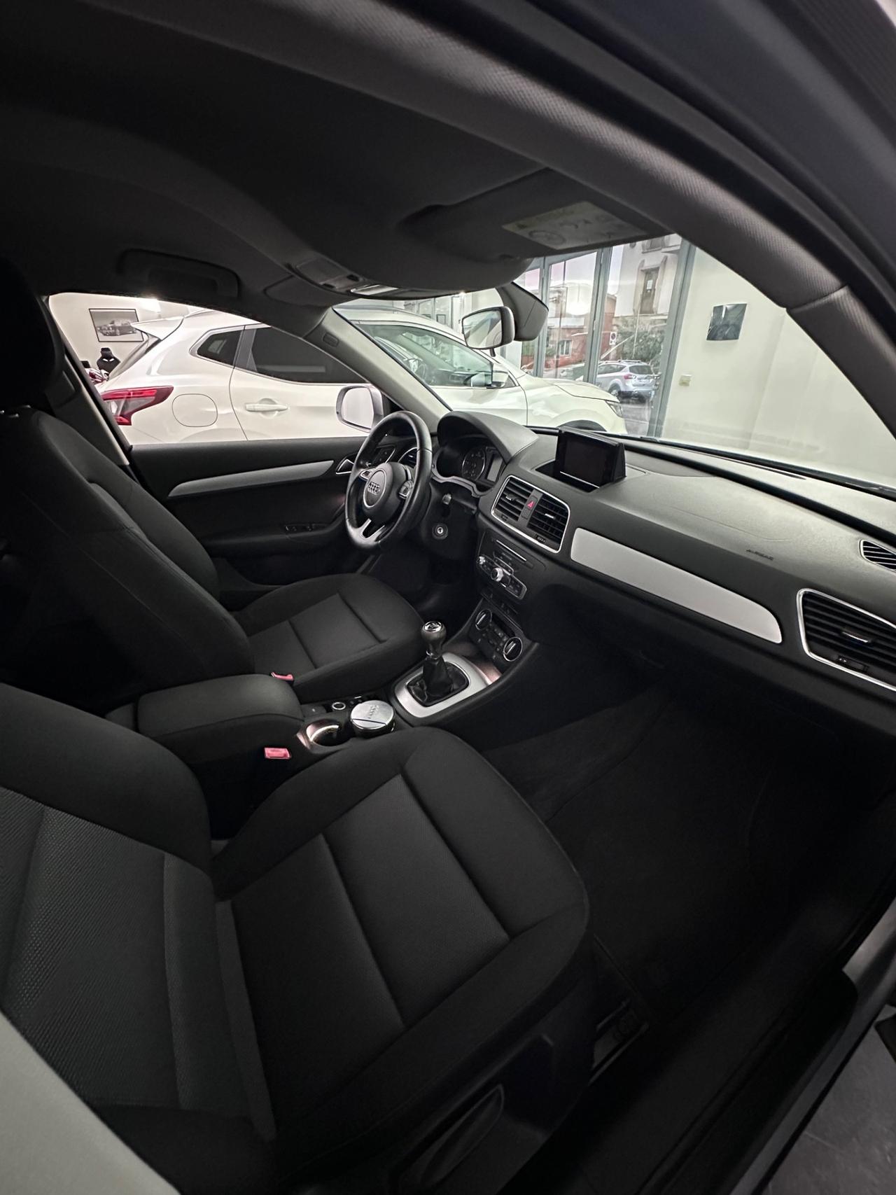 Audi Q3 2.0 TDI 120 CV Business