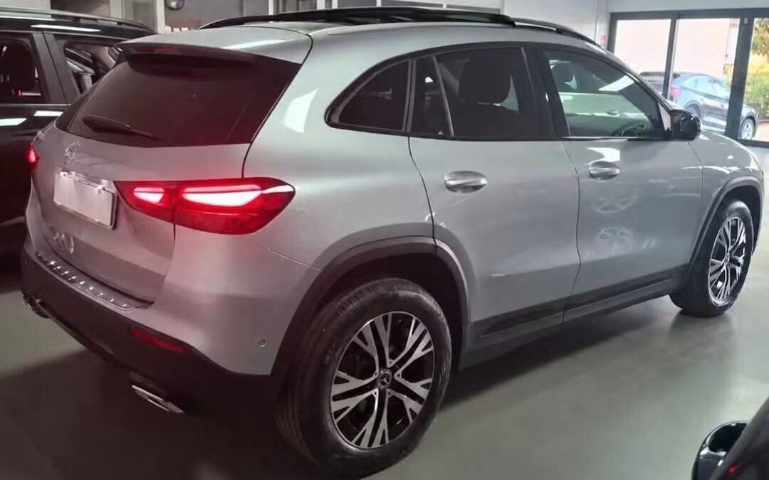 Mercedes GLA 200Automatic km0 tetto panoramico full