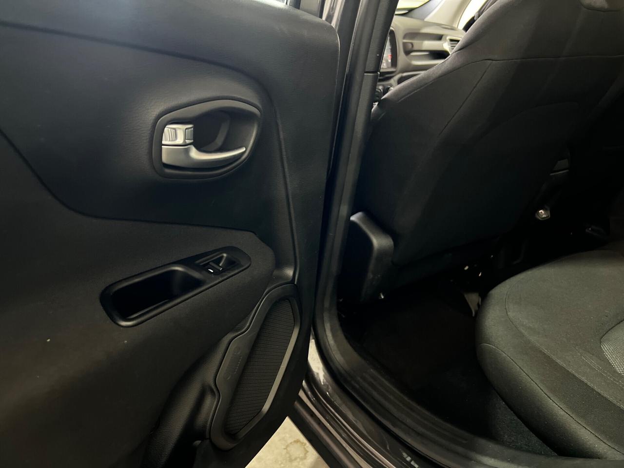 Jeep Renegade 1.6 Mjt DDCT 120 CV Night Eagle