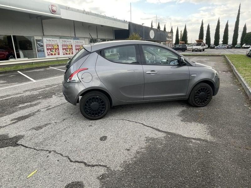 Lancia Ypsilon 1.0 FireFly 5 porte S&S Hybrid Silver