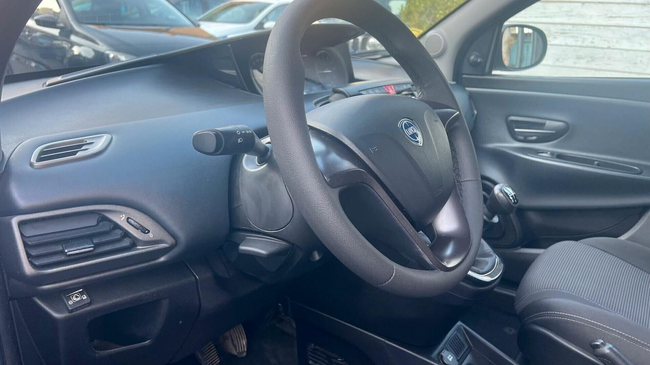 Lancia Ypsilon 1.2 69 CV 5 porte GPL Ecochic Elefantino Blu
