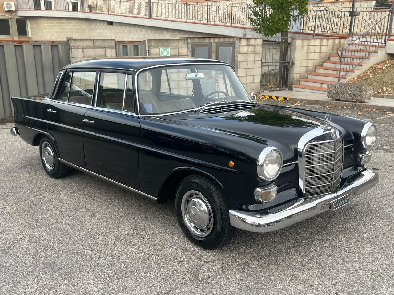 Mercedes benz 230 W110 Codine 6 cilindri