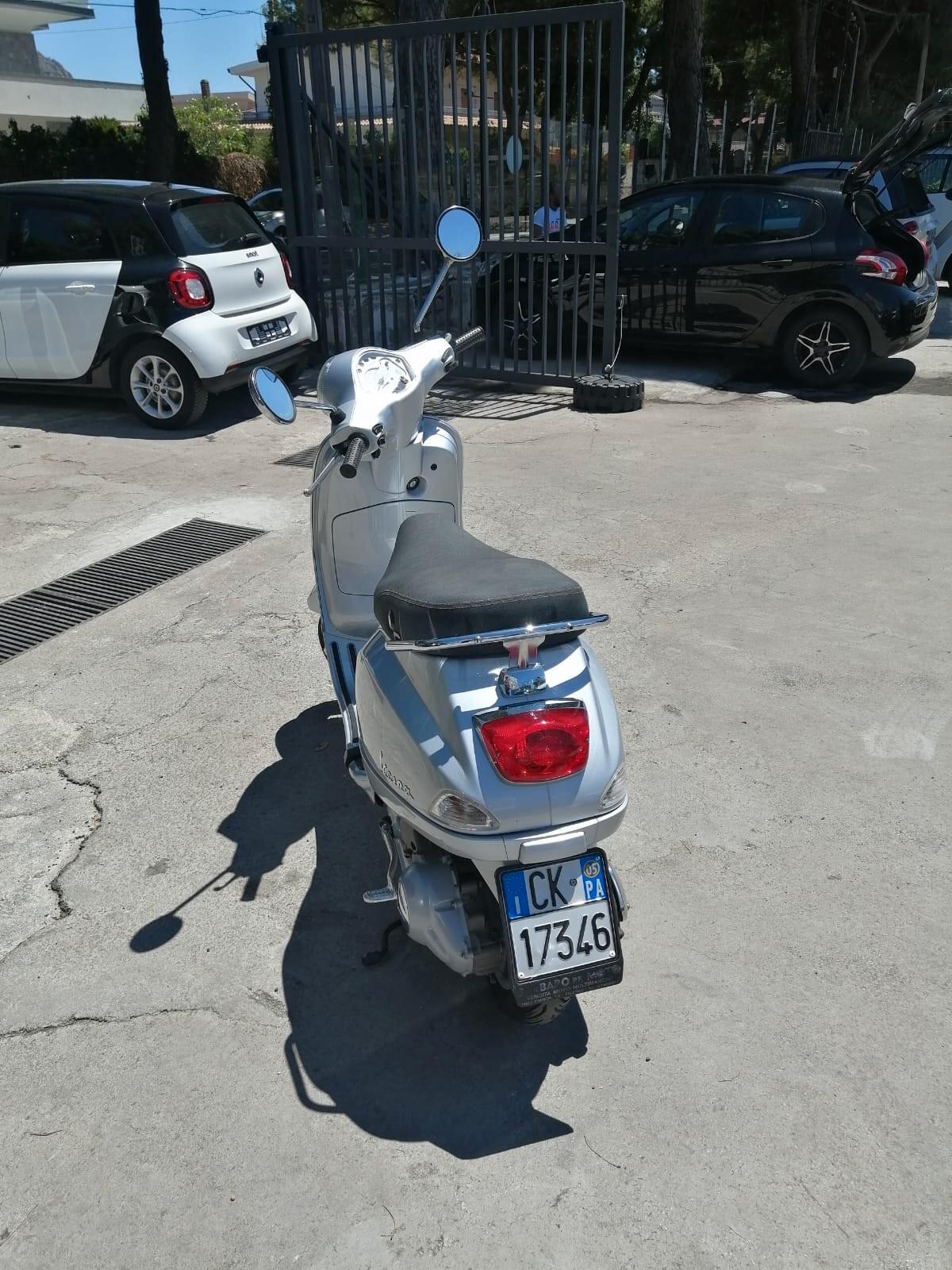 Piaggio Vespa 150 LX