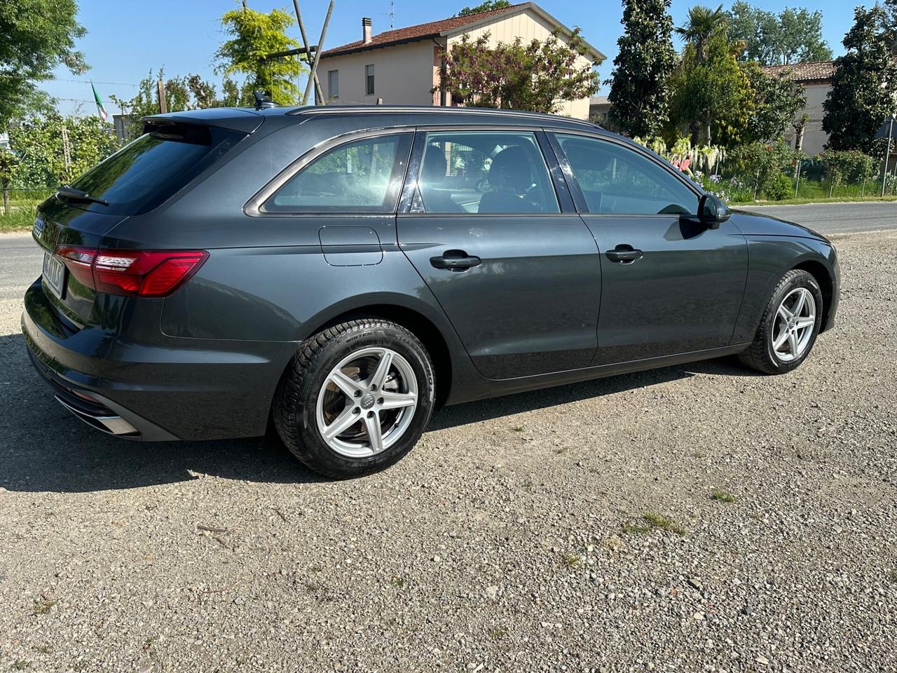 Audi A4 Avant 40 TDI quattro S tronic Business Advanced