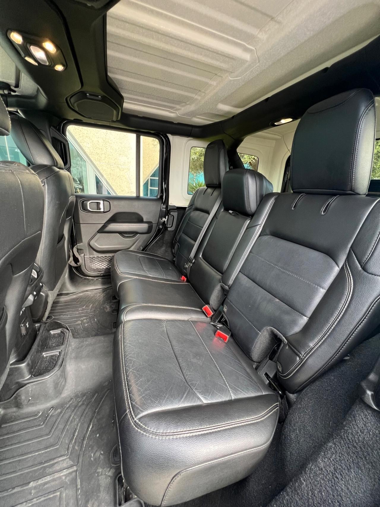 Jeep Wrangler 2.2 Mjt Sahara possibilità noleggio no scoring