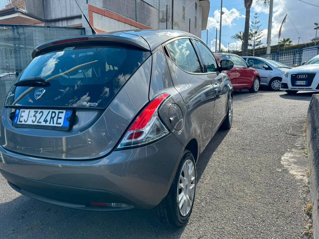 Lancia Ypsilon 1.2 69 CV 5 porte S&S Silver