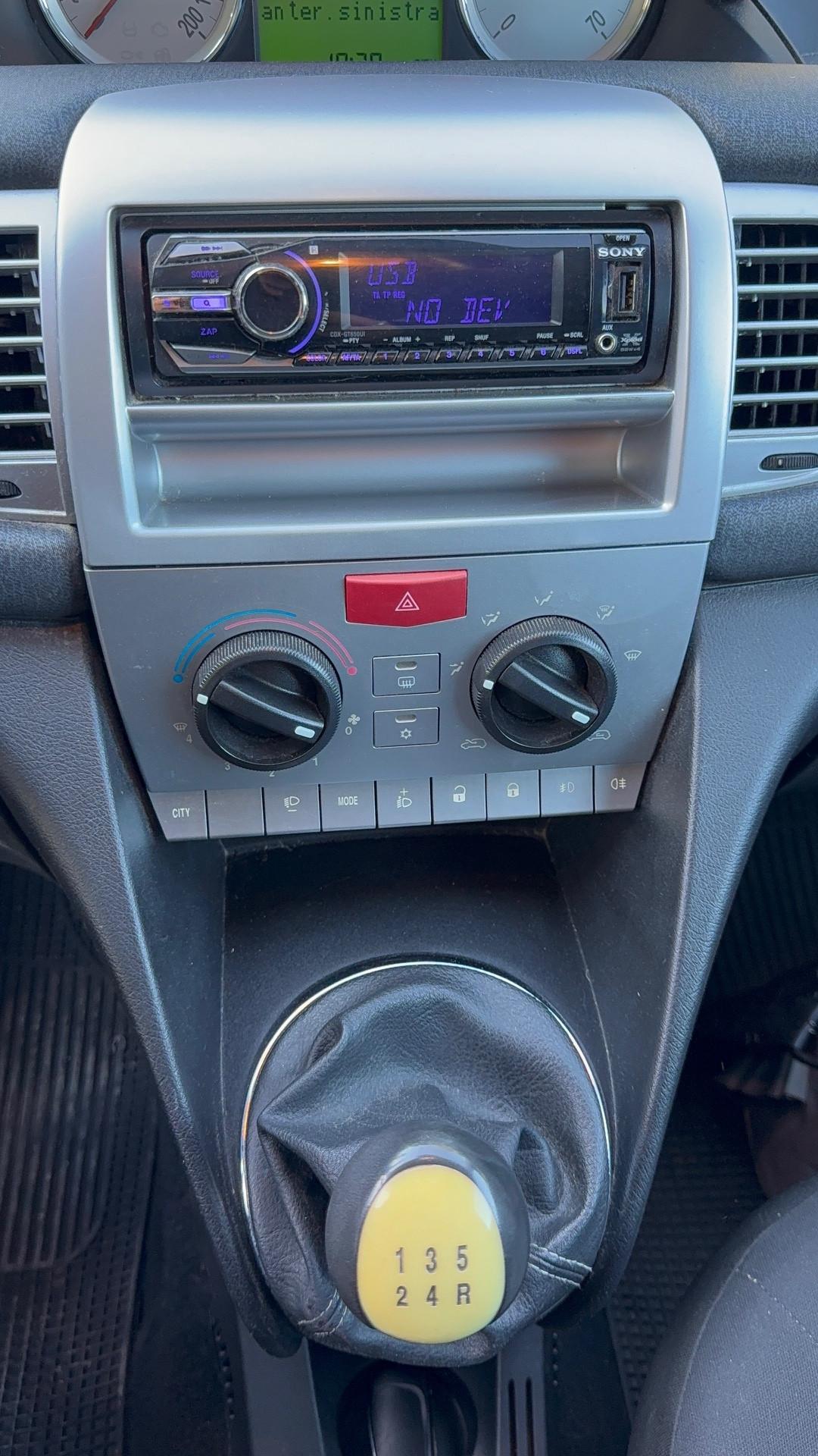 Lancia Ypsilon 1.3 MJT 75 CV Platinum