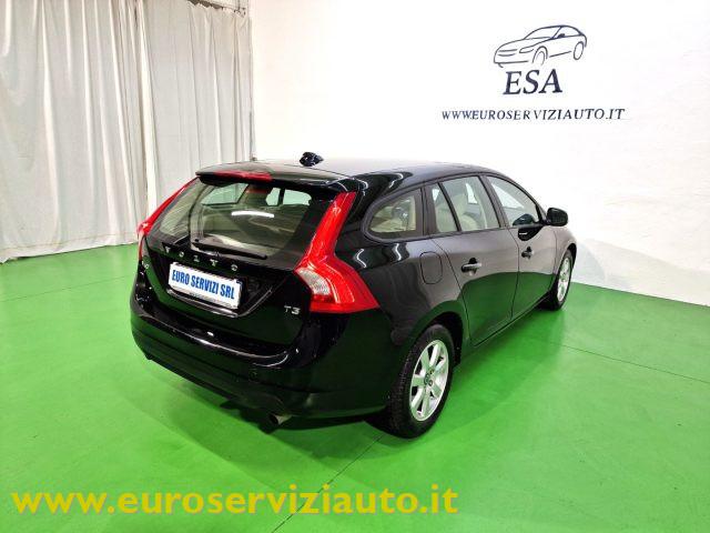 VOLVO V60 T3 Powershift Kinetic