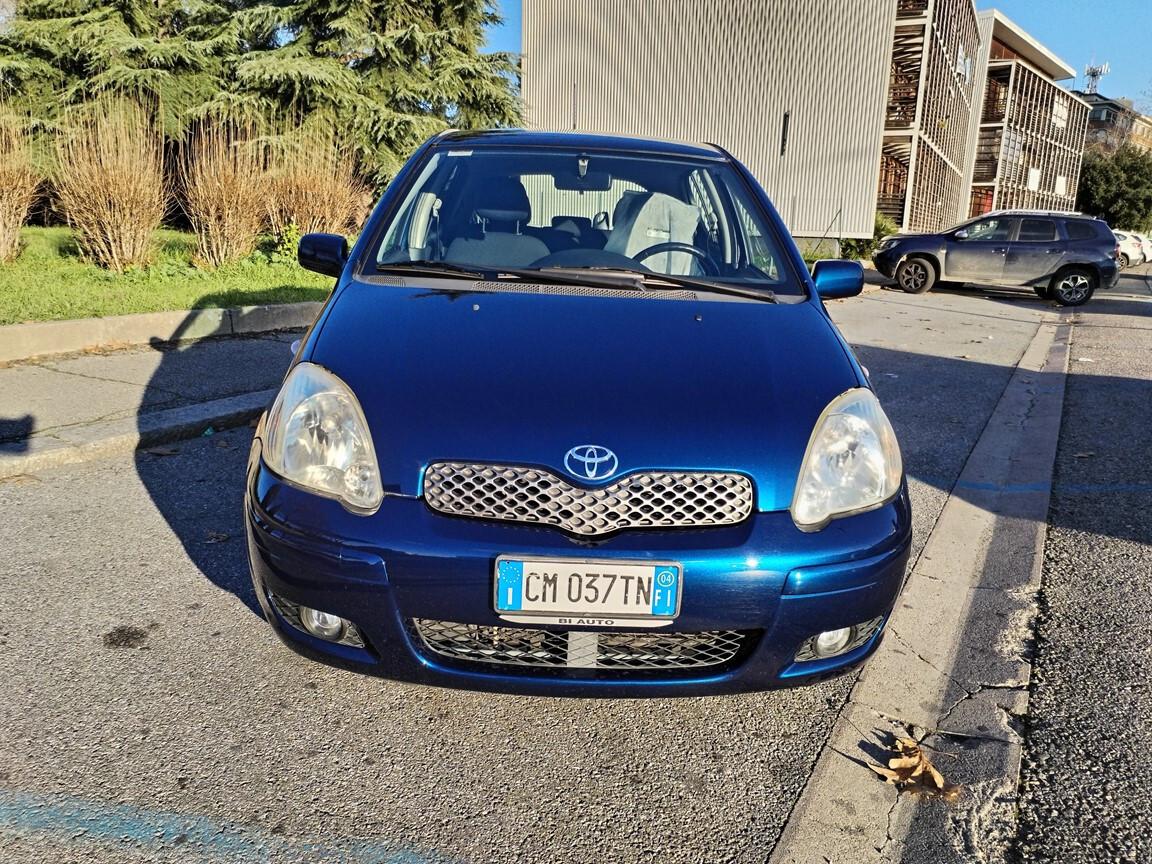 Toyota Yaris 1.0i 16V 5 p 102000km tagliandata gommata 2004