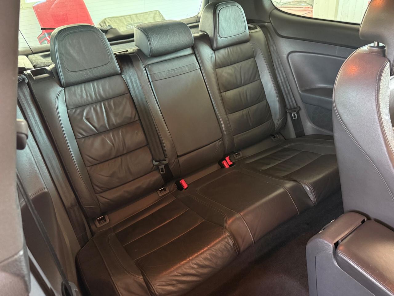 Volkswagen Golf 3.2 VR6 4mot. 3p. R32