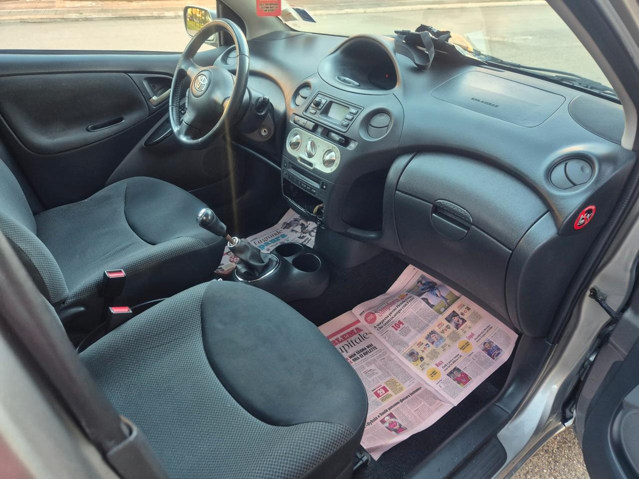 Toyota Yaris 1.0 benzina 68cv anno 05