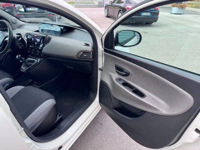 LANCIA Ypsilon 0.9 TwinAir 85 CV 5 porte Metano Ecochic Silver