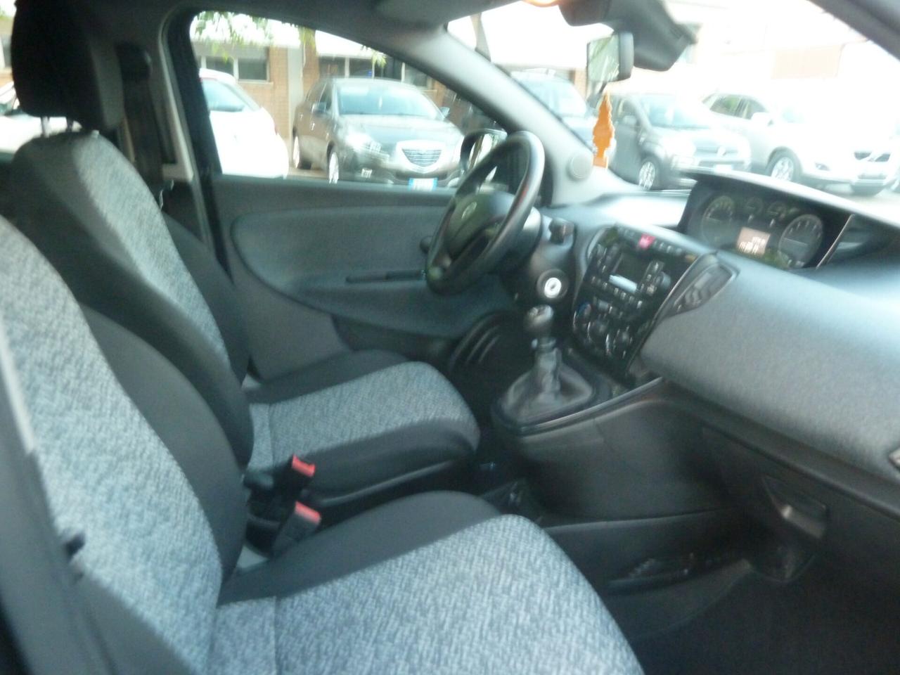 Lancia Ypsilon 1.0 FireFly 5 porte Hybrid UnYca